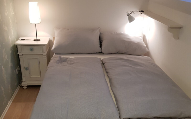 Schlafzimmer 1